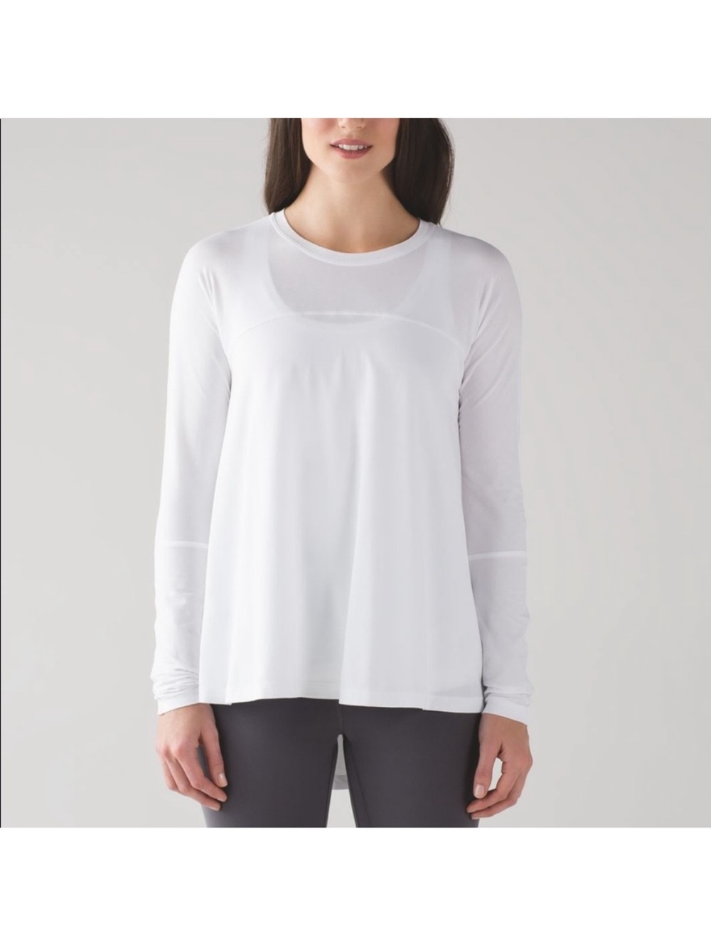 Lululemon Acadia Long Sleeve
White size 4/6